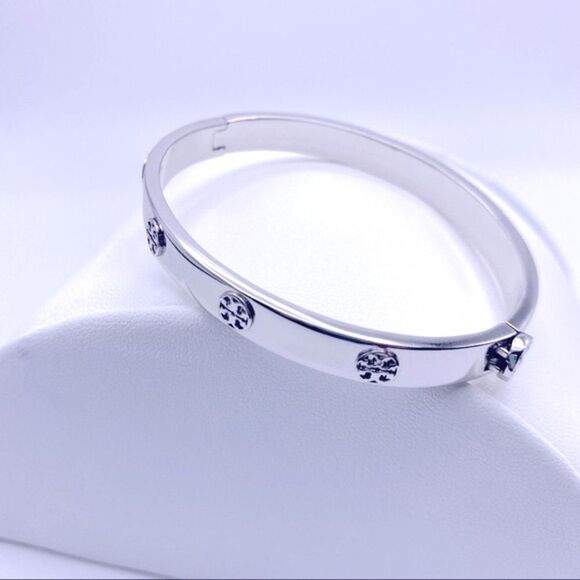 NWT Tory Burch Silver Double Raised T Hinged Bangle Bracelet - Picture 5 of 10